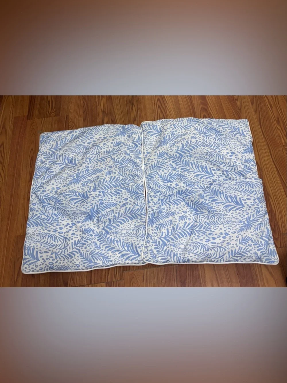 Lilly Pulitzer pottery barn teen in pillow shams - Picture 2 of 4